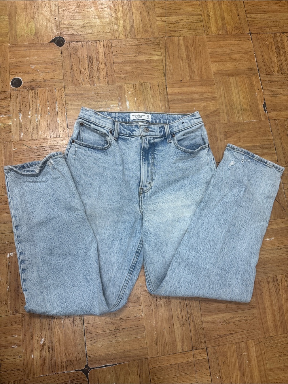 Abercrombie&fitch curve love the 90’s straight ultra high rise  
Short